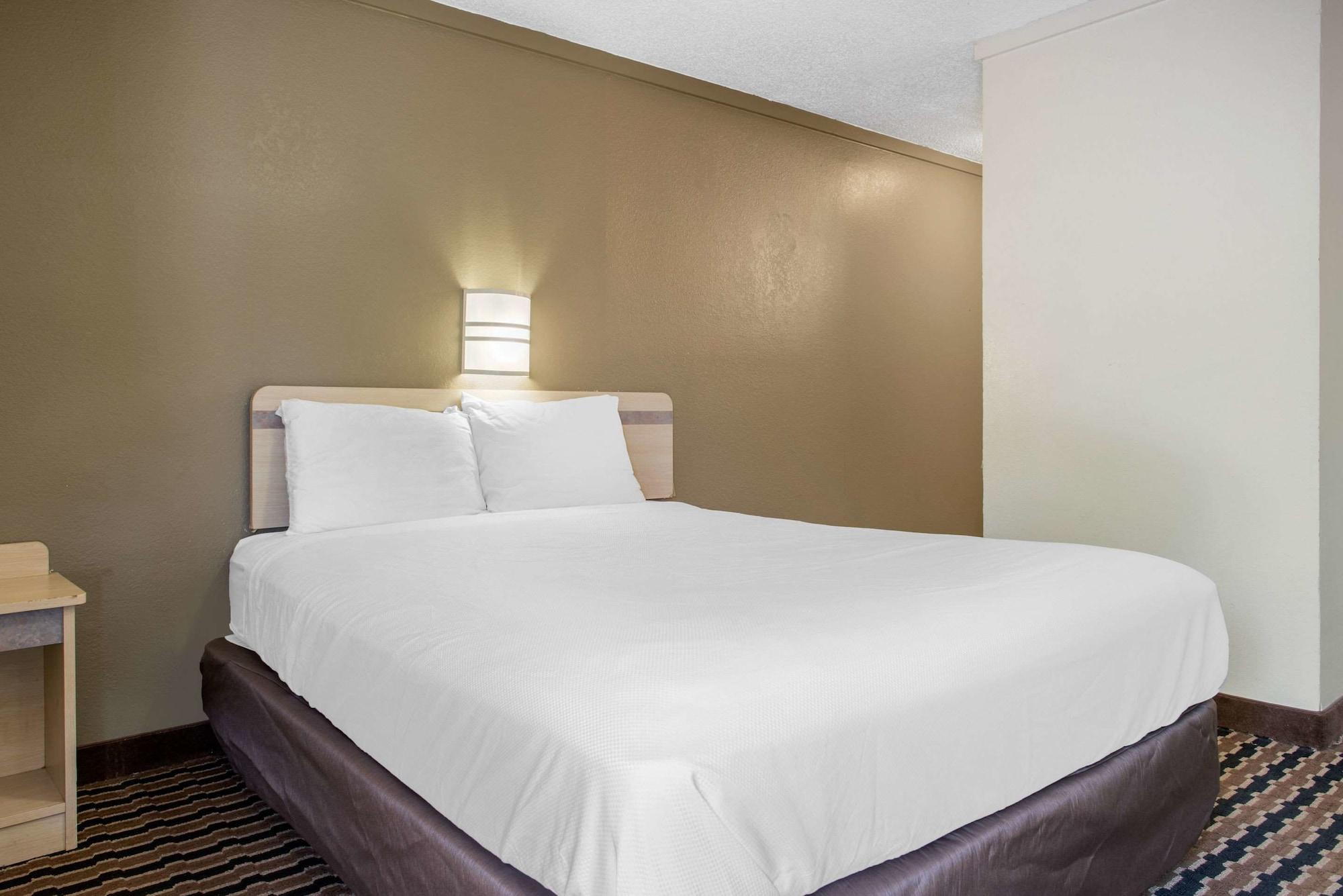 Rodeway Inn Sharonville Exteriör bild