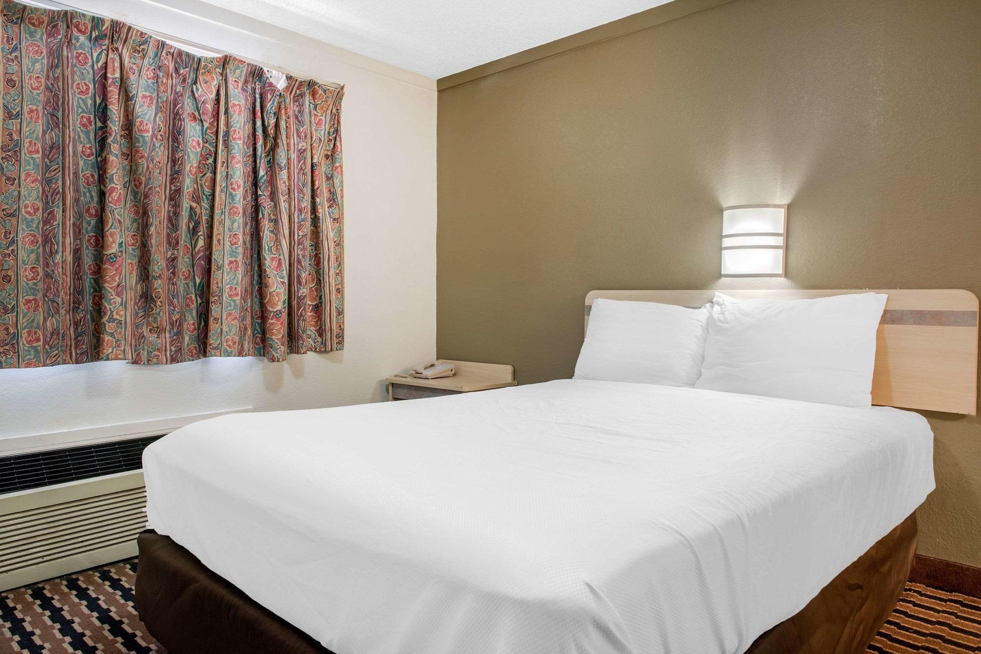 Rodeway Inn Sharonville Exteriör bild