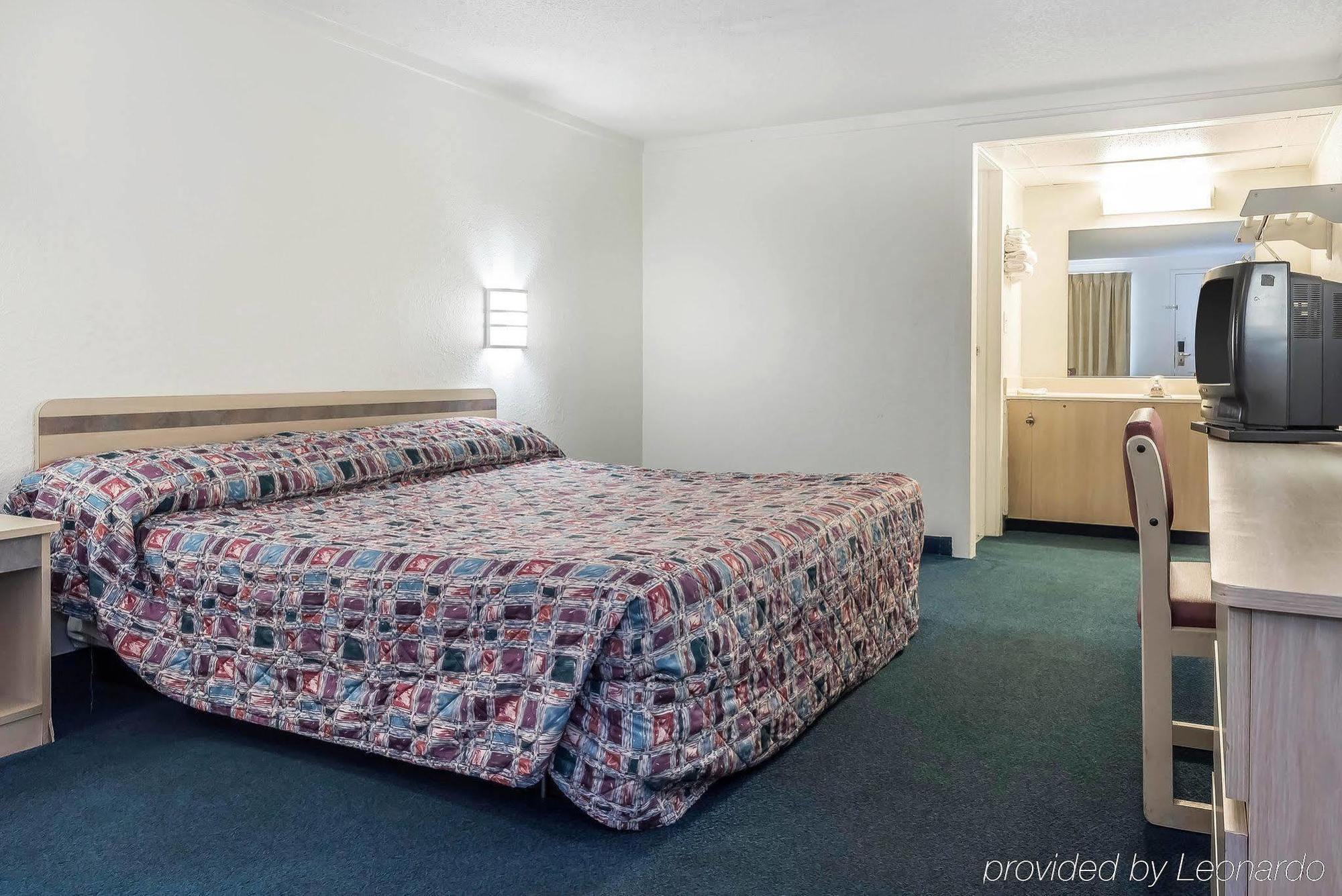 Rodeway Inn Sharonville Exteriör bild