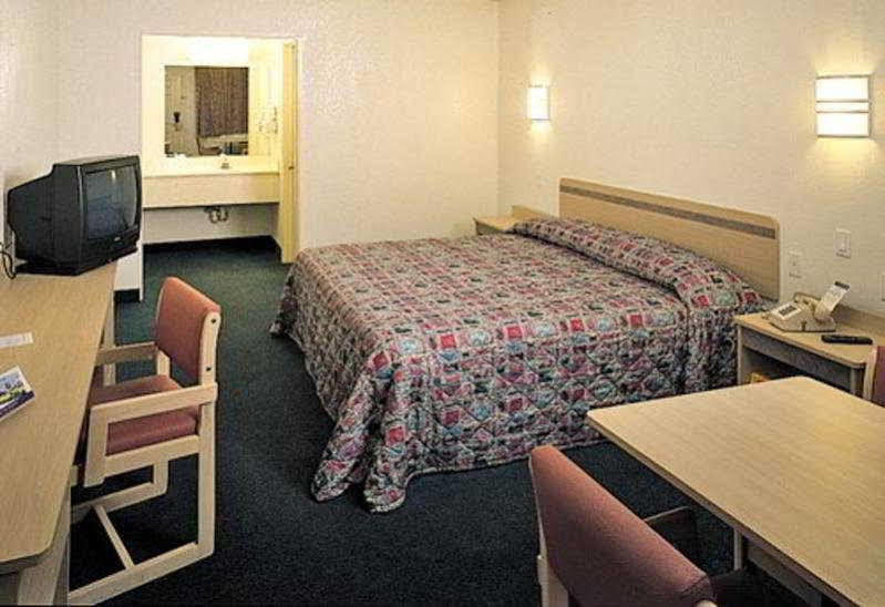 Rodeway Inn Sharonville Exteriör bild