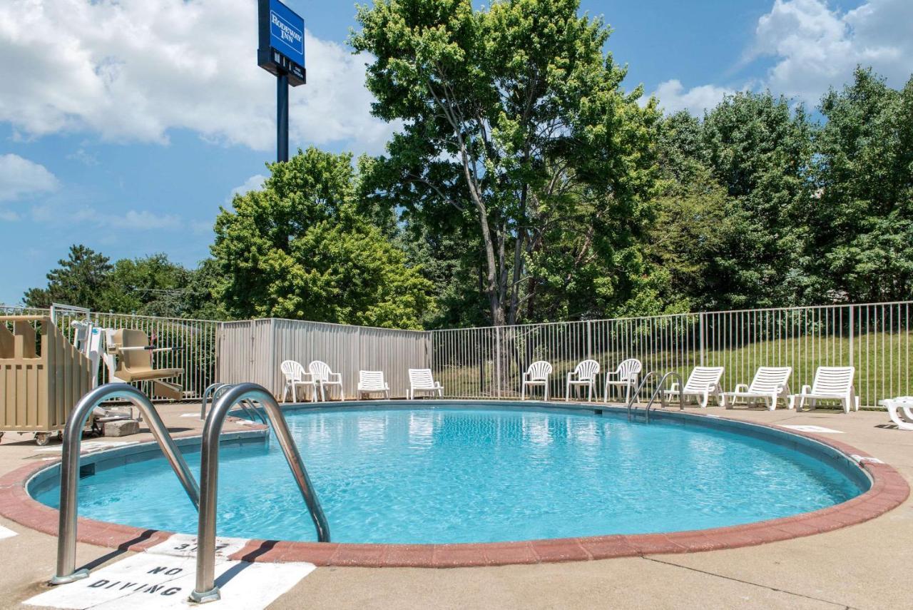 Rodeway Inn Sharonville Exteriör bild