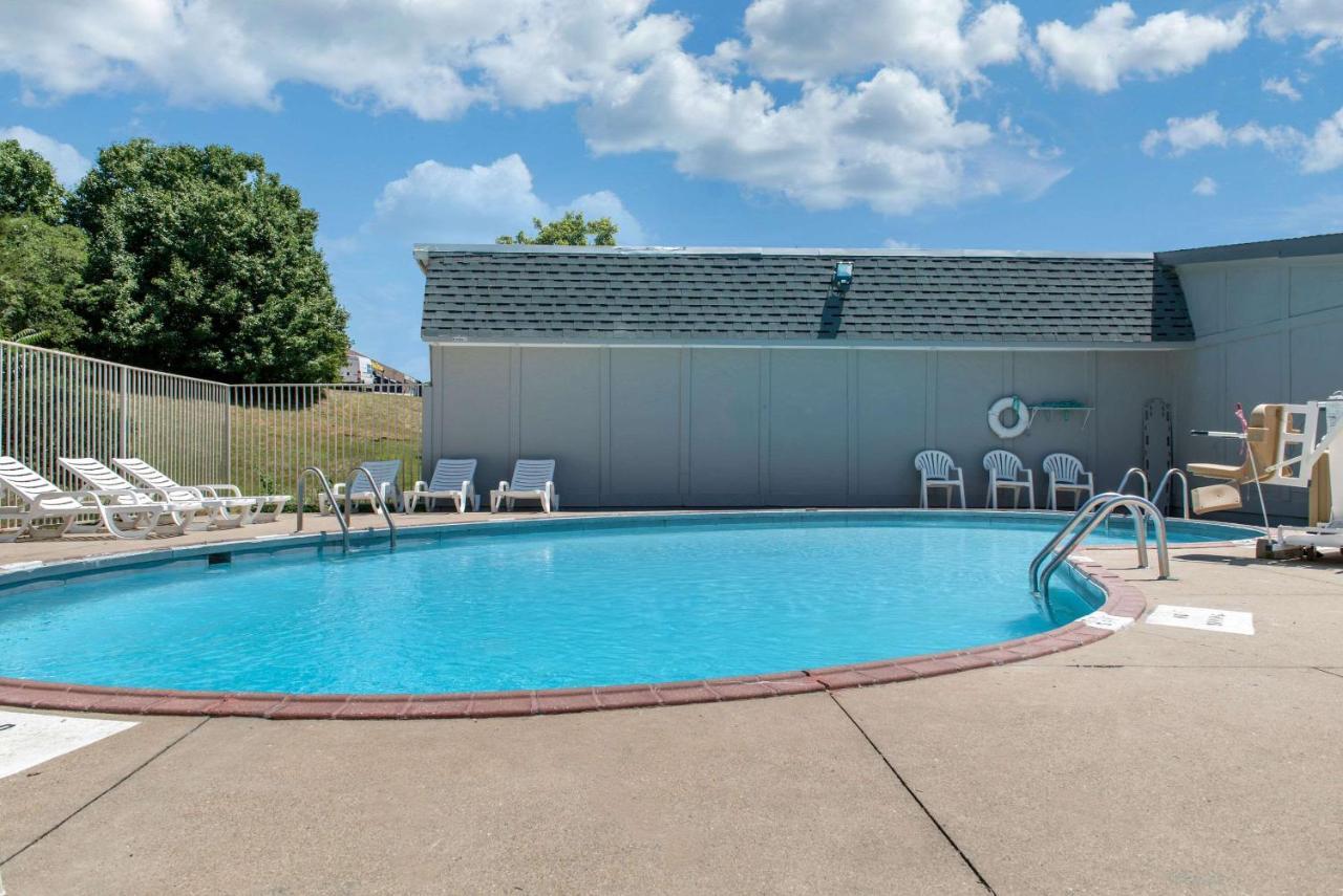 Rodeway Inn Sharonville Exteriör bild